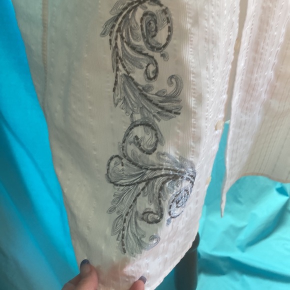 White men’s short sleeved embroidered shirt - Picture 2 of 8